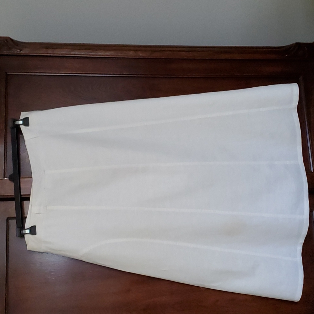 Ladies white linen lined a line skirt - Picture 4 of 9